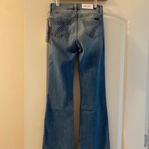 7 For All Mankind Dojo jean. Size: 25 inseam: 33”; light/medium wash